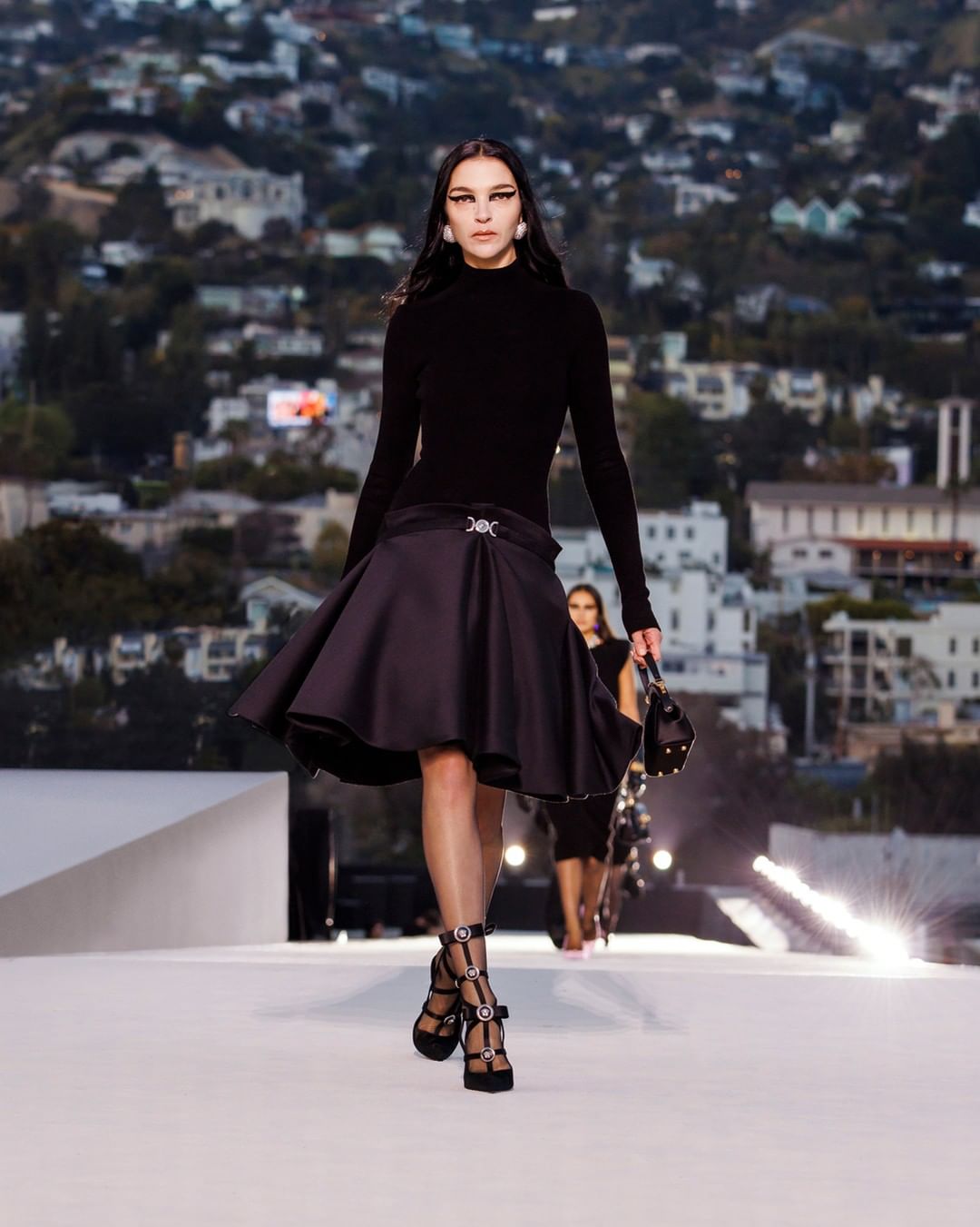 Голлівудська колекція: Versace Осінь-Зима 2023-2024-Фото 14