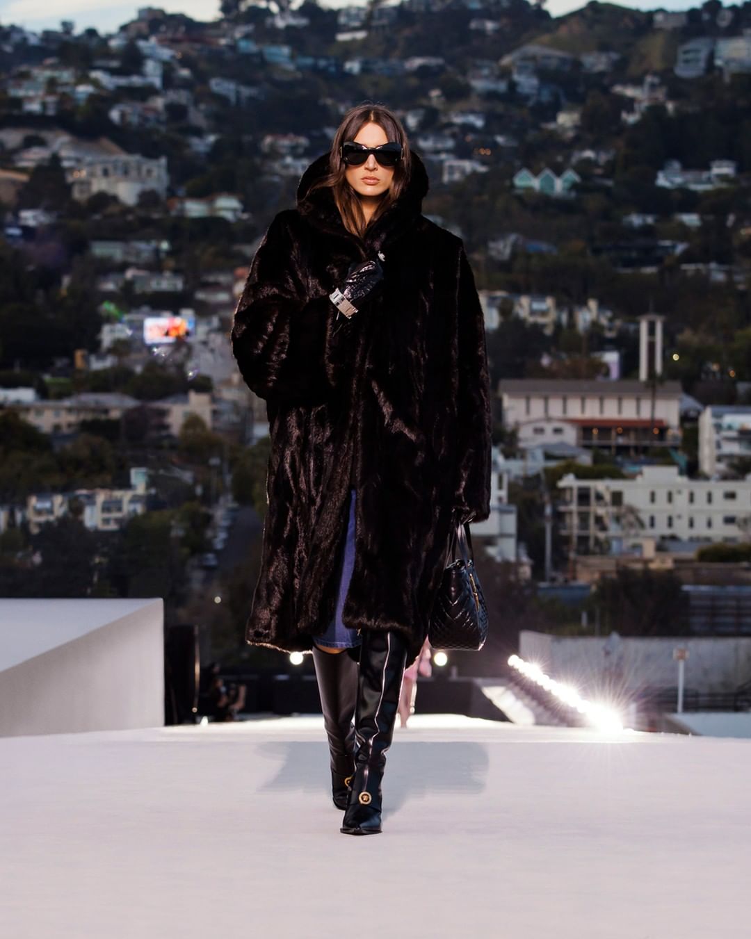 Голлівудська колекція: Versace Осінь-Зима 2023-2024-Фото 17
