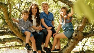 Сімейні фото до Дня матері: принцеса Кетрін з дітьми, король Чарльз і королева-консорт Камілла з мамами-320x180