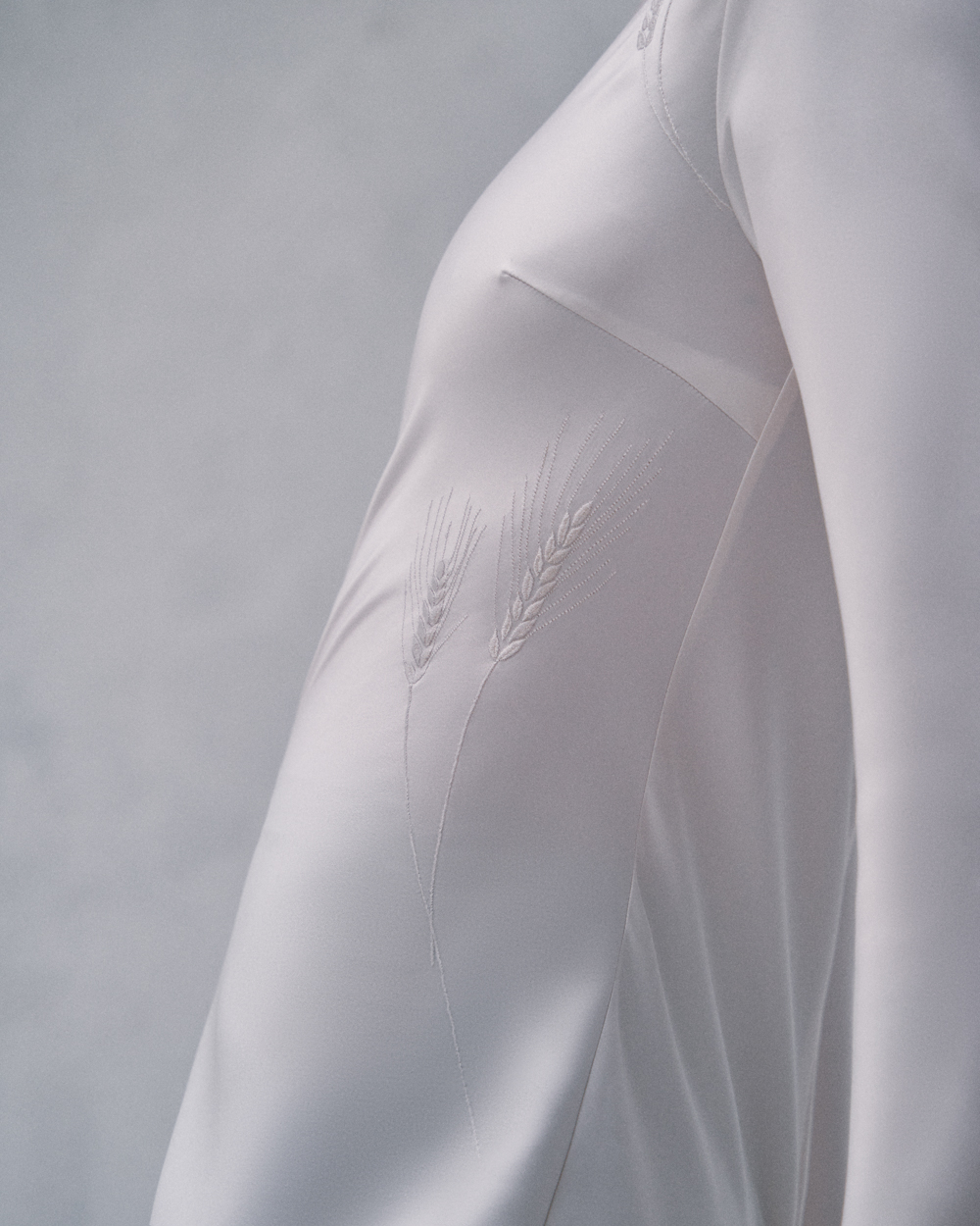 3D-сукні та напівпальто з візуальним ефектом меху у весняній колекції J'amemme-Фото 5