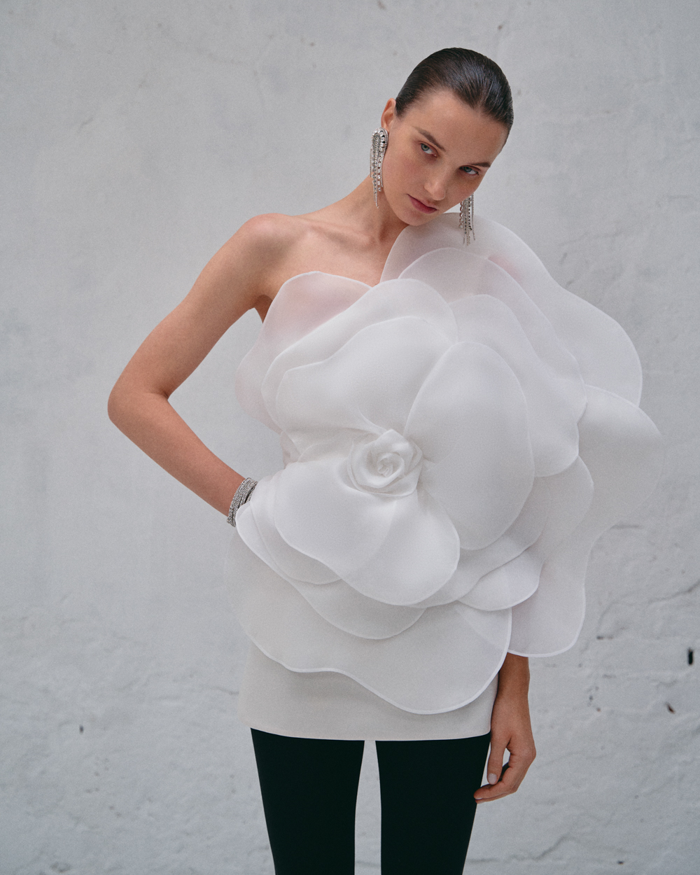 3D-сукні та напівпальто з візуальним ефектом меху у весняній колекції J'amemme-Фото 7