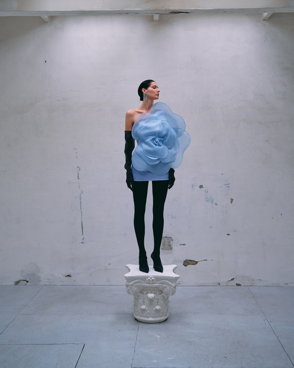 3D-сукні та напівпальто з візуальним ефектом меху у весняній колекції J'amemme-Фото 11