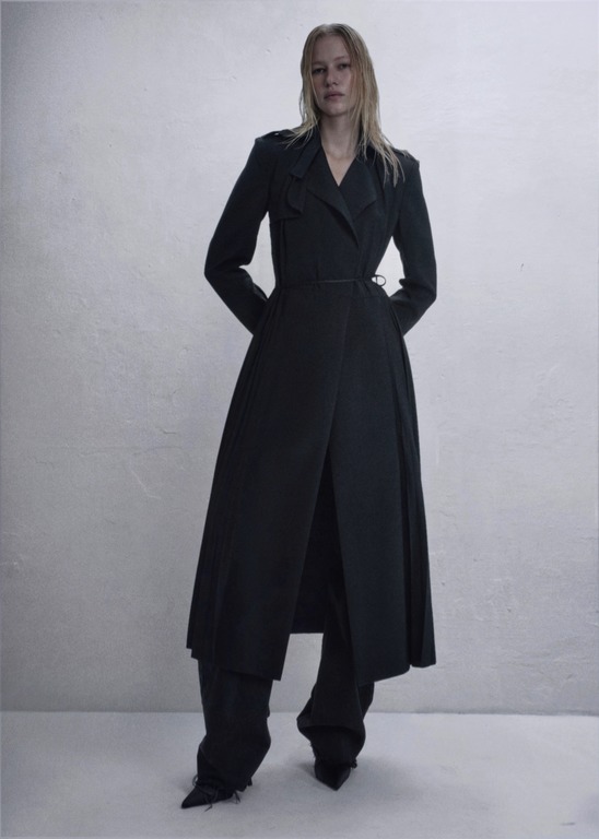 Культові жакети GUDU, сукні зі сміливими вирізами у новій колекції бренду-Фото 5