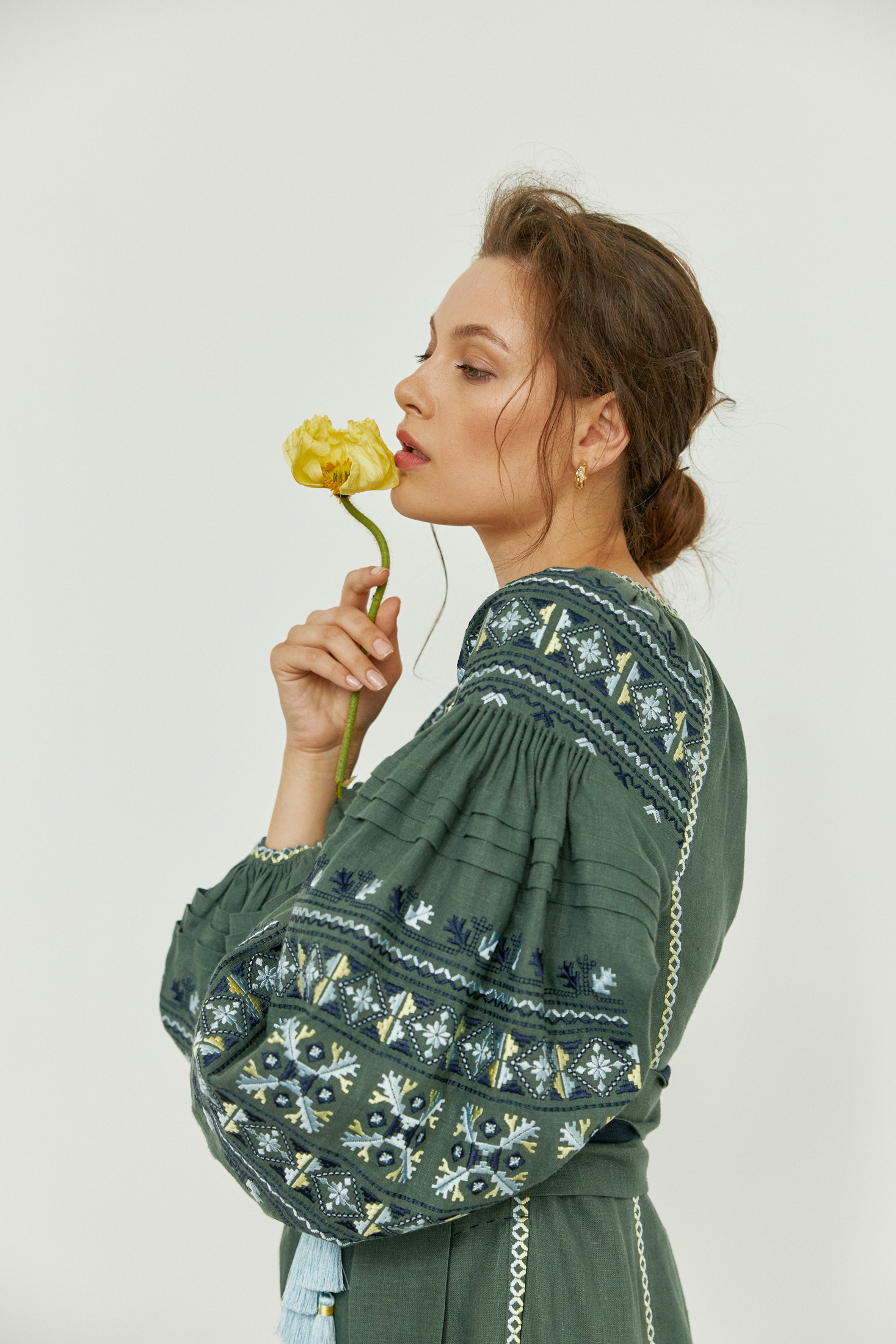 Український букет: бренд EmbroideredGem представивши нову колекцію вишиванок, присвячену квітам-Фото 2
