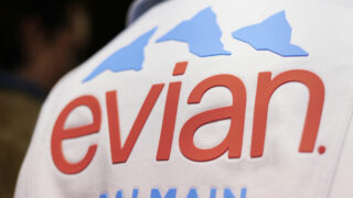 Balmain x Evian: екологічна колаборація французьких брендів-320x180