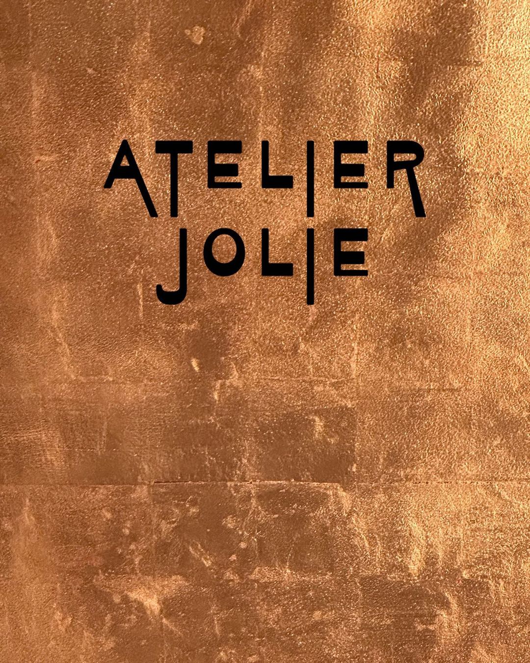 Анджеліна Джолі відкриває модний бренд Atelier Jolie
