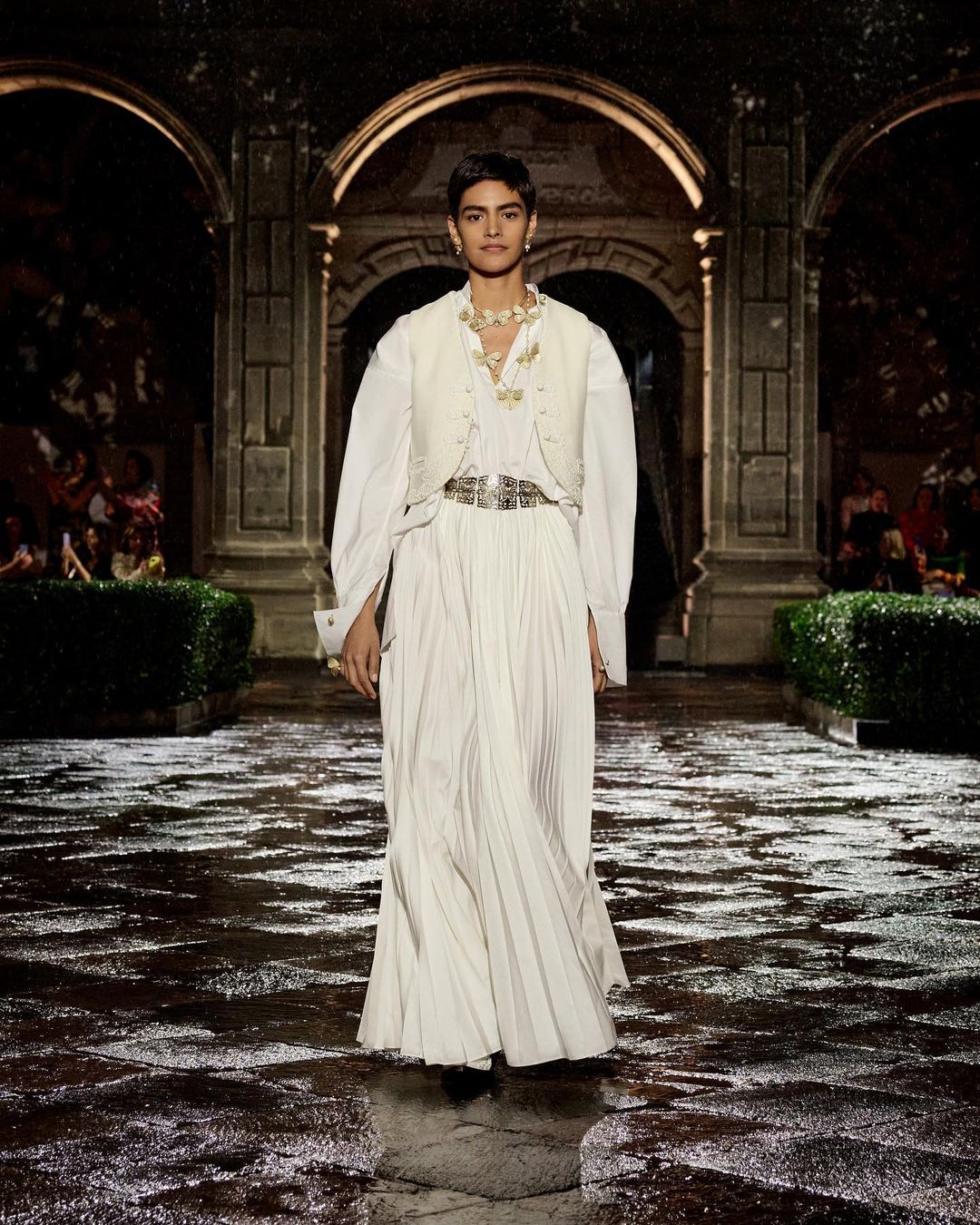 Dior присвятили колекцію Cruise 2024 художниці Фріді Кало-Фото 20