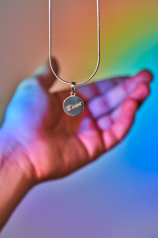 womán jewelry презентували благодійну прикрасу на підтримку ЛГБТ+ військових-Фото 1
