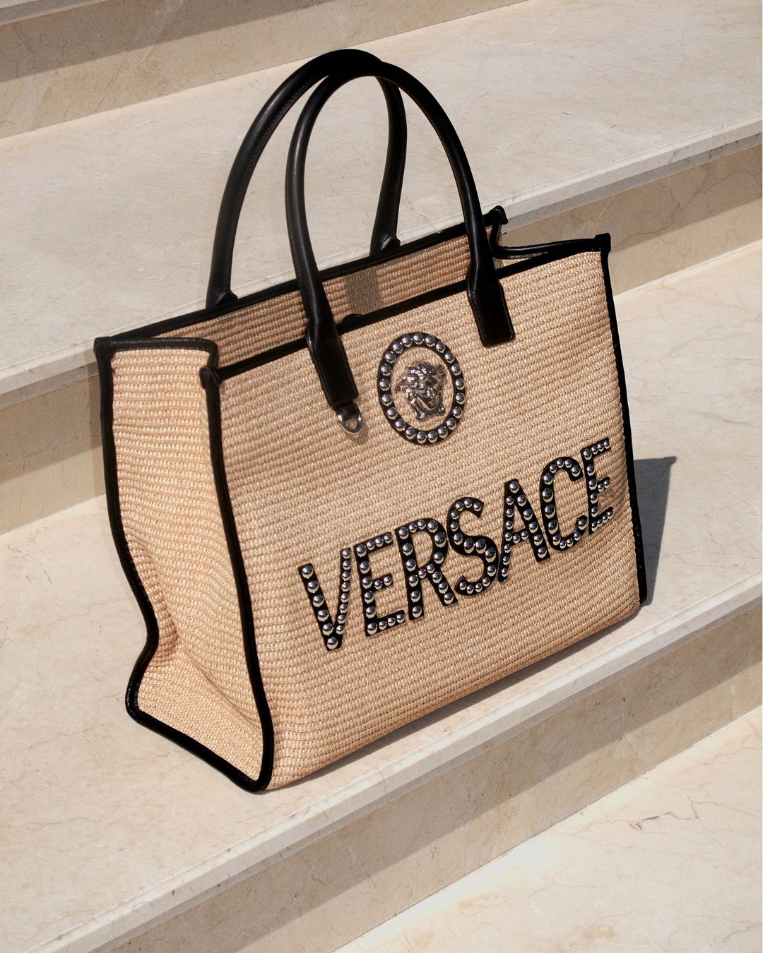 Tapestry купує Versace, Michael Kors і Jimmy Choo