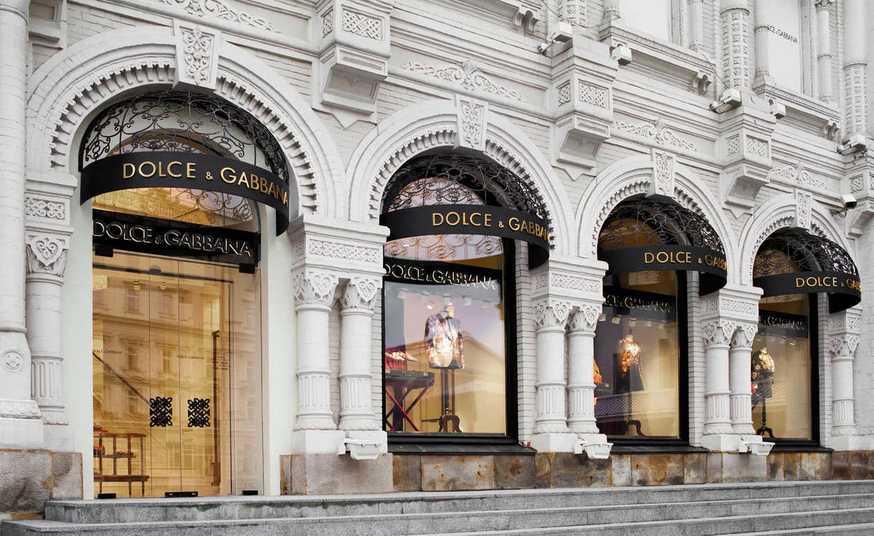 Між крапельками: путіністки на кутюрному показі Dior, контрабандний люкс у Москві та мільйонні налоги L'Oréal у бюджет Росії. Як відомі модні бренди (не)підтримують війну-Фото 8