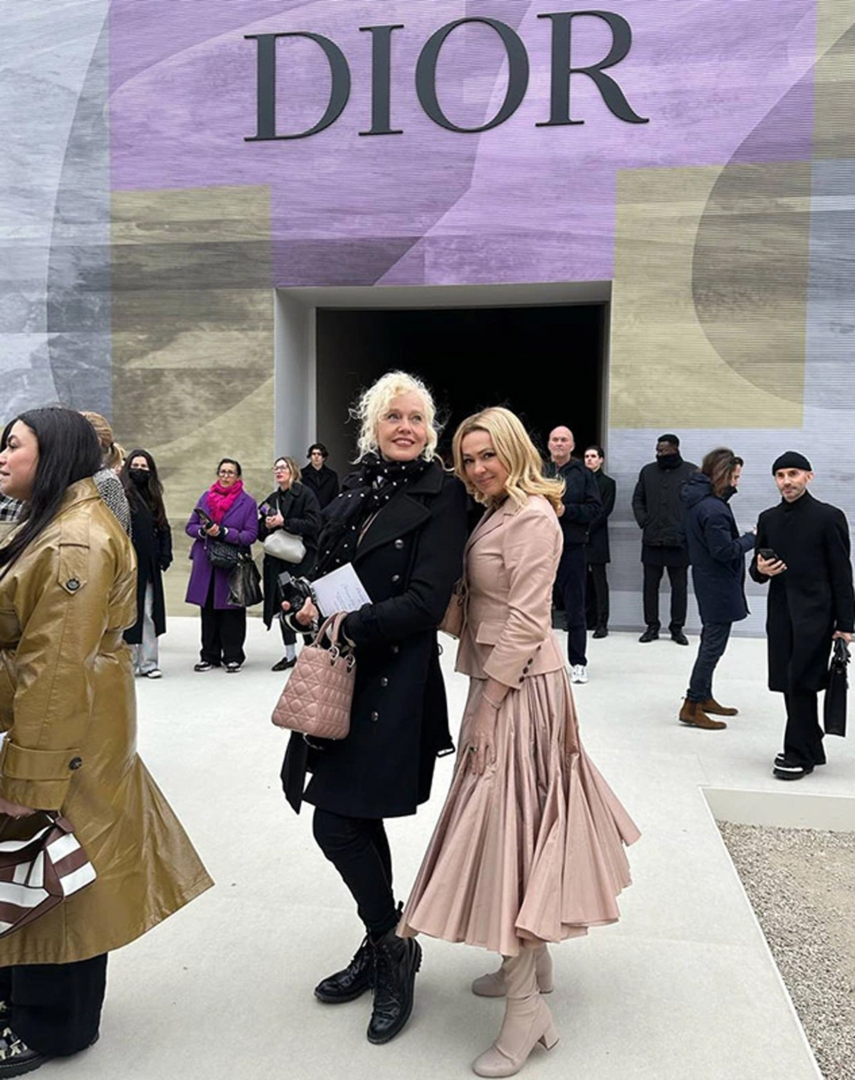 Між крапельками: путіністки на кутюрному показі Dior, контрабандний люкс у Москві та мільйонні налоги L'Oréal у бюджет Росії. Як відомі модні бренди (не)підтримують війну-Фото 6