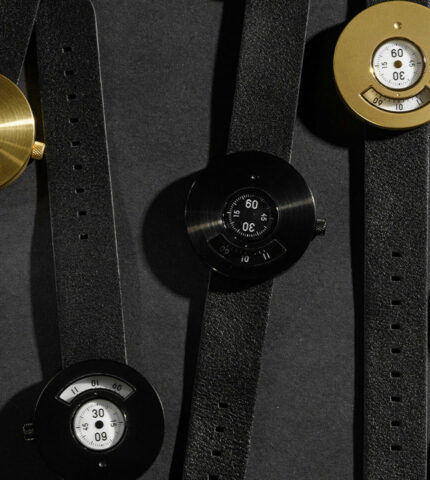 Аксесуар сезону: унікальний годинник з двома дисками замість стрілок українського бренду ZAVOD-430x480