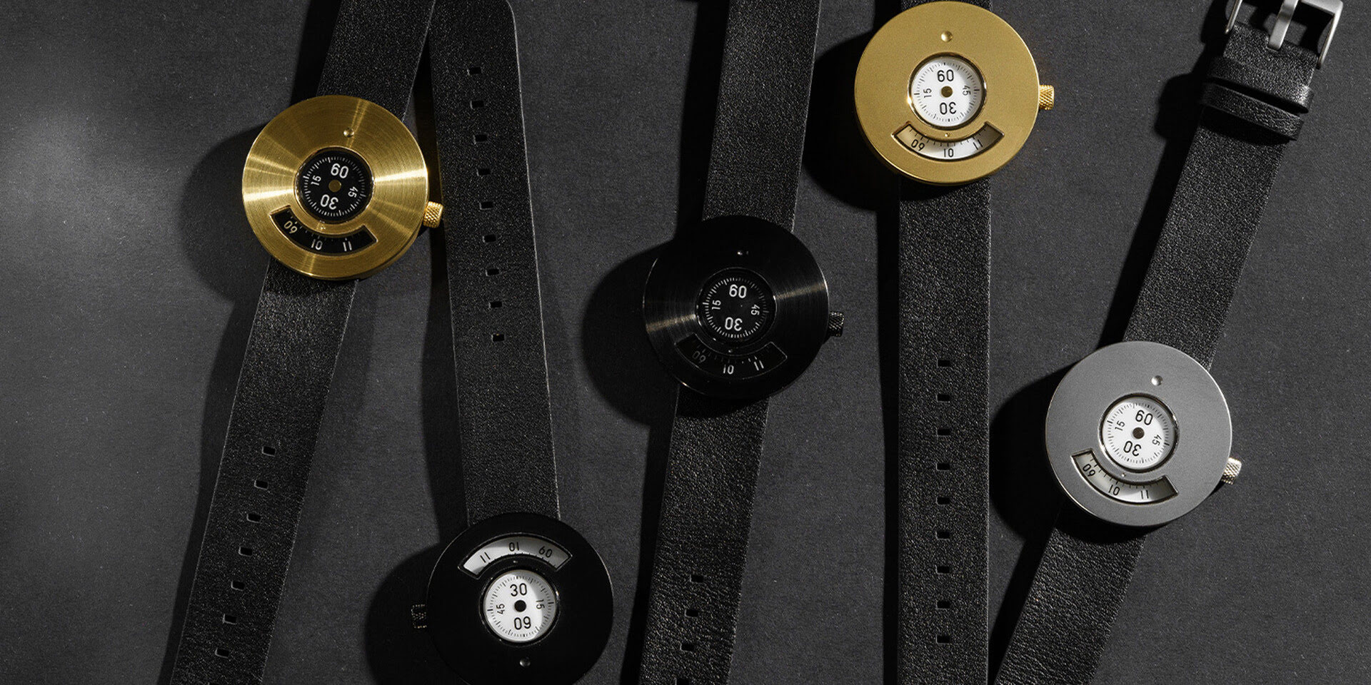 Аксесуар сезону: унікальний годинник з двома дисками замість стрілок українського бренду ZAVOD-Фото 1