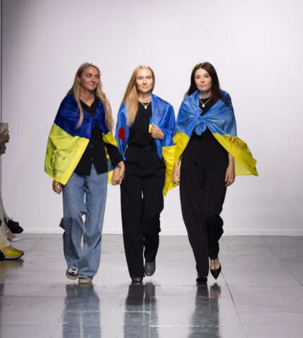 KSENIASCHNAIDER, ELENAREVA та NADYA DZYAK на London Fashion Week-430x480