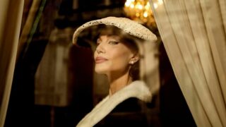 Анджеліна Джолі в ролі оперної співачки Марії Каллас: перші фото зі зйомок-320x180