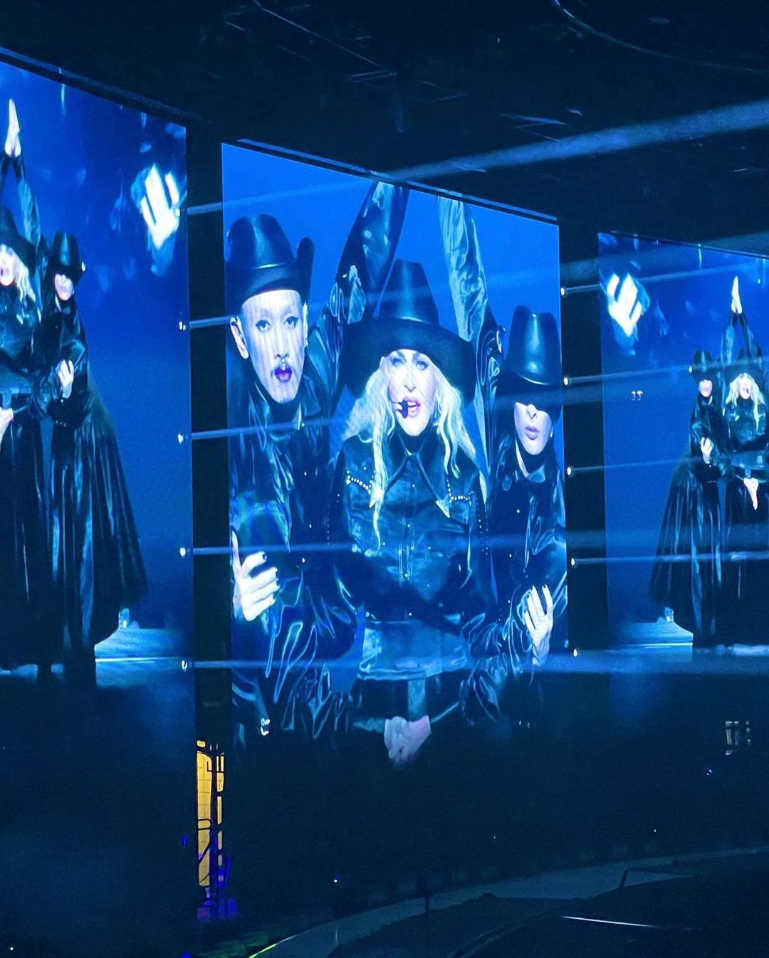 Гучний старт: з українським стягом на плечах та в капелюшку Ruslan Baginskiy Мадонна розпочала світове турне-Фото 1