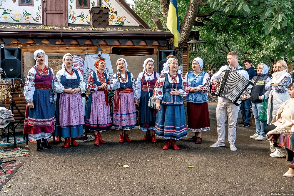 На Київщині розпочали Всеукраїнський день традиційного українського одягу-Фото 2