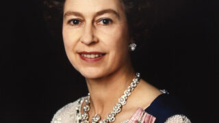 «Портрет королеви»: унікальний погляд на Єлизавету ІІ через обʼєктиви найвідоміших фотографів світу-320x180