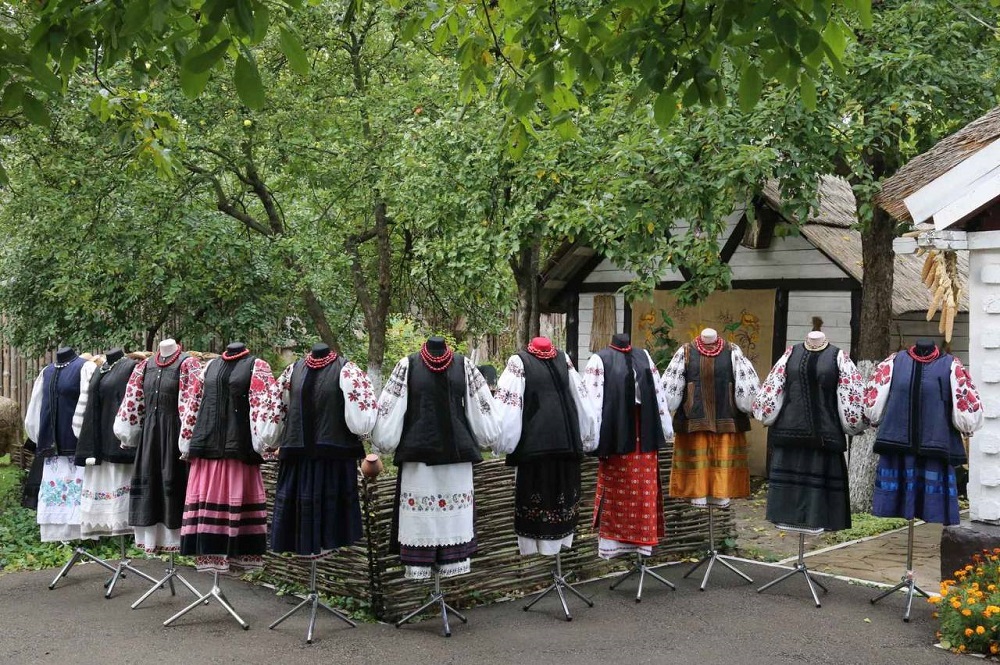 На Київщині розпочали Всеукраїнський день традиційного українського одягу-Фото 3
