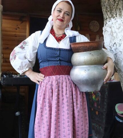 На Київщині розпочали Всеукраїнський день традиційного українського одягу-430x480