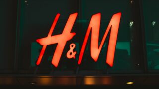 Магазини H&M відновили роботу в Україні