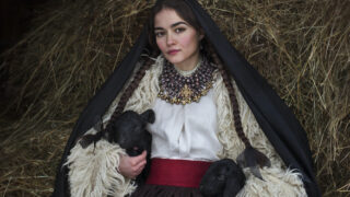 У світ вийшла перша фотокнига традиційного українського вбрання-320x180