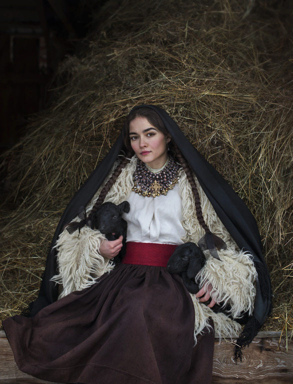 У світ вийшла перша фотокнига традиційного українського вбрання-Фото 6