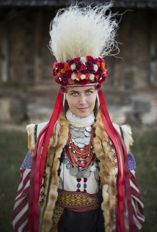 У світ вийшла перша фотокнига традиційного українського вбрання-Фото 5