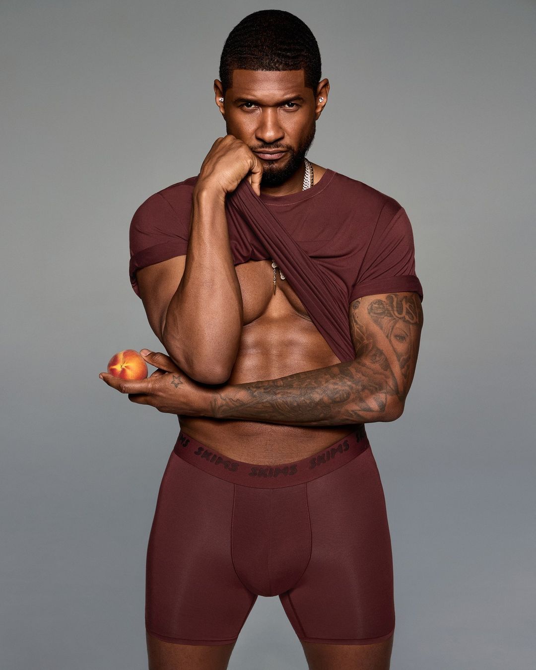 Usher в рекламі білизни Skims