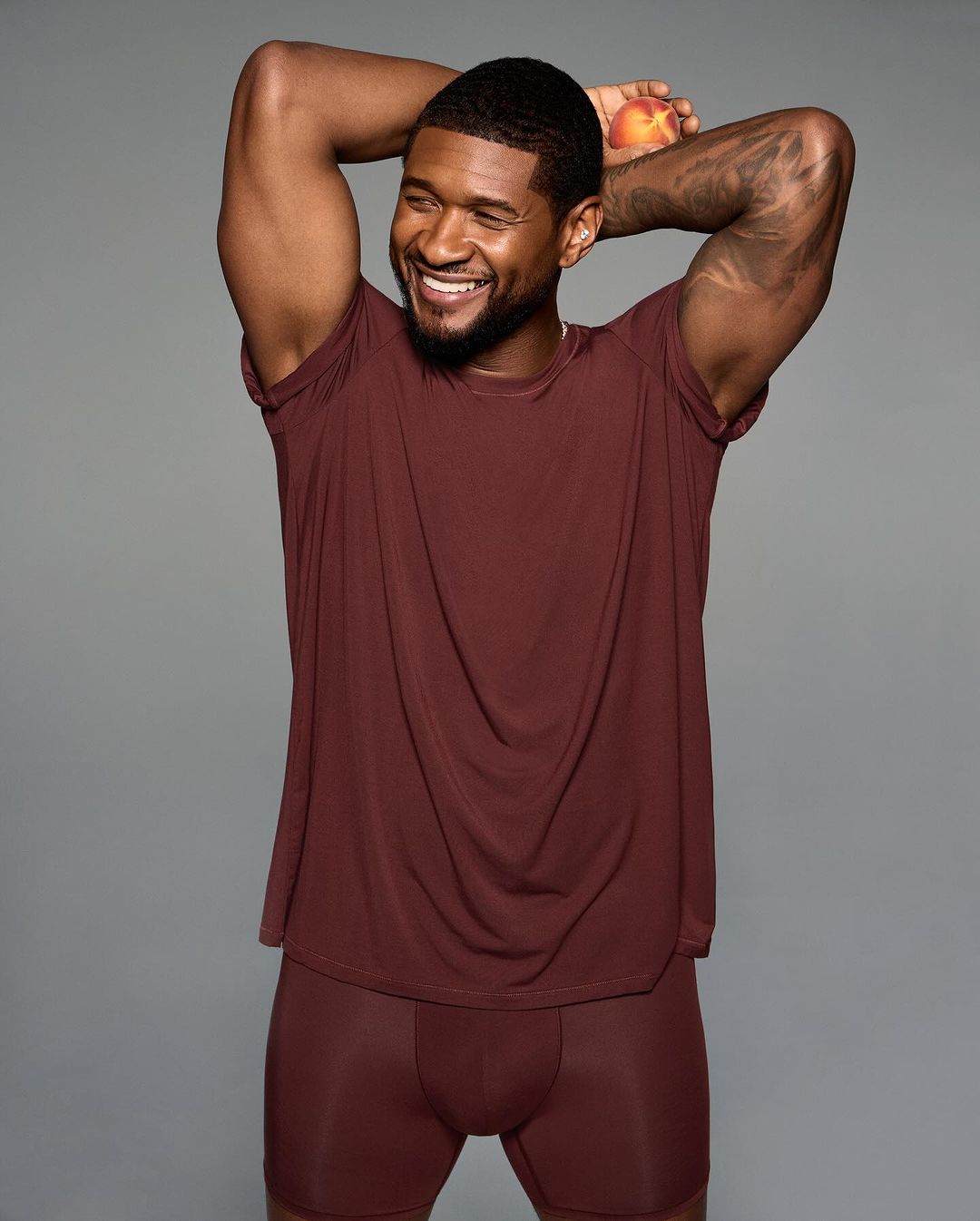 Usher в рекламі білизни Skims
