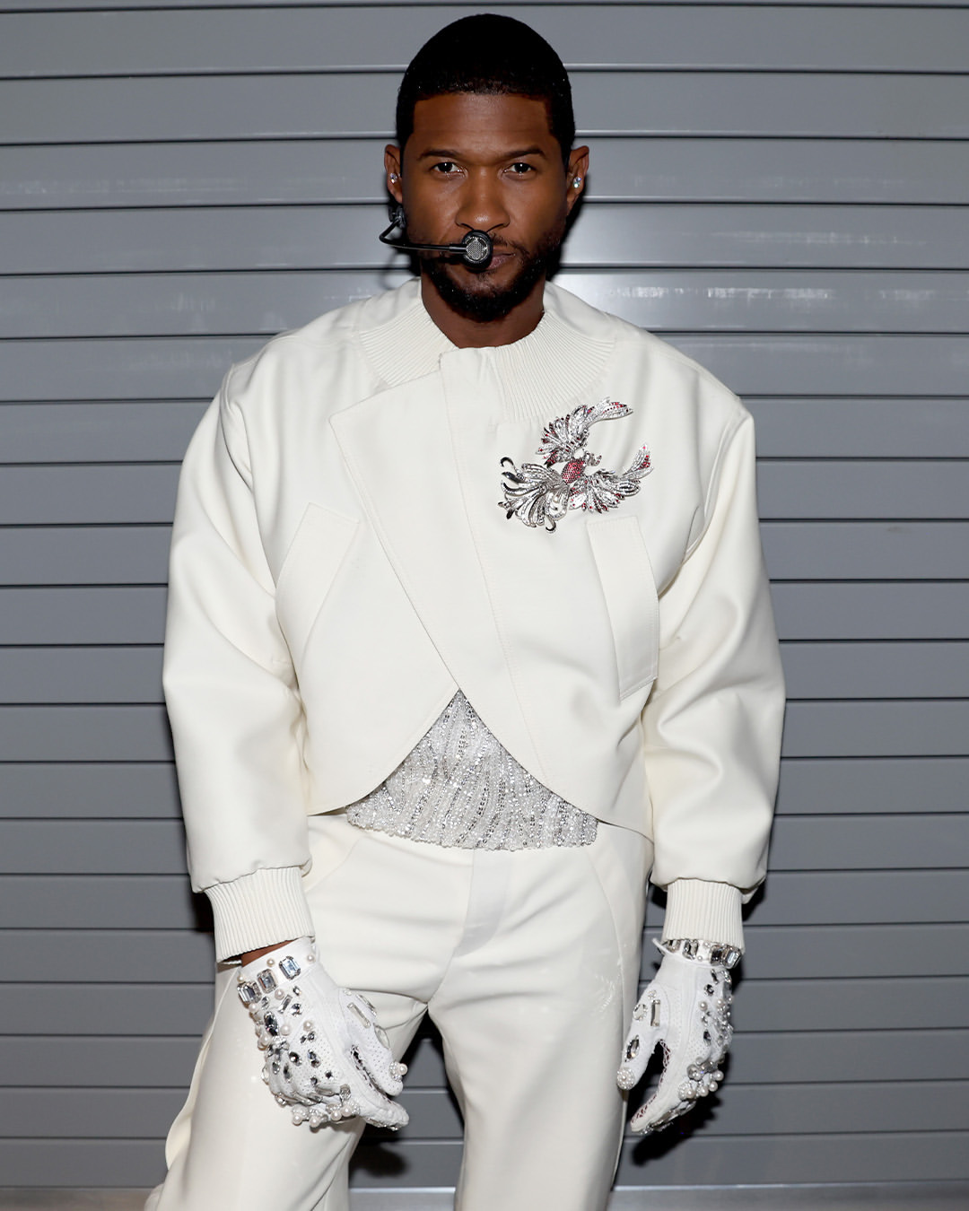 Головні хіти, вбрання від Dolce&Gabbana та Off-White, дуети з Алішею Кіз і will.i.am: виступ Usher на Супербоулі-2024-Фото 4