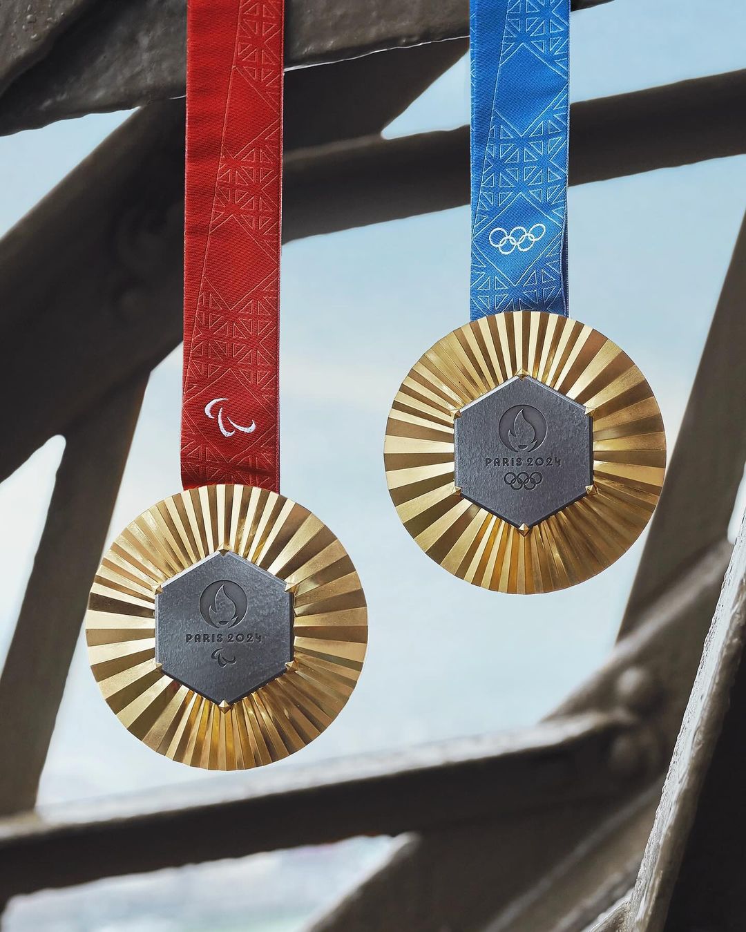 LVMH представили медалі Олімпійських і Паралімпійських ігор у Парижі 2024-Фото 1
