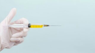 щеплення омікрон-специфічною вакциною проти COVID-19