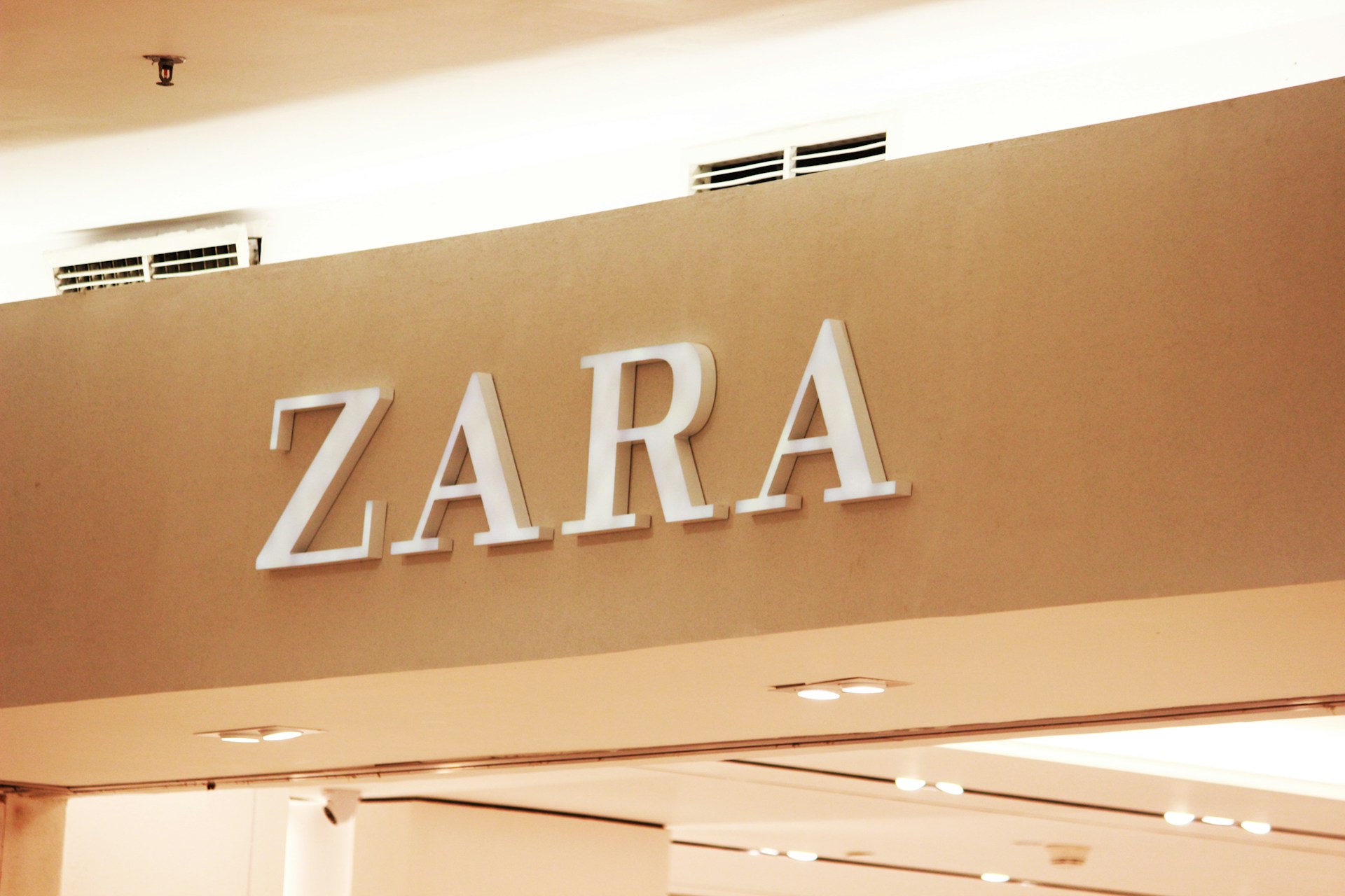 Zara повертається в Україну
