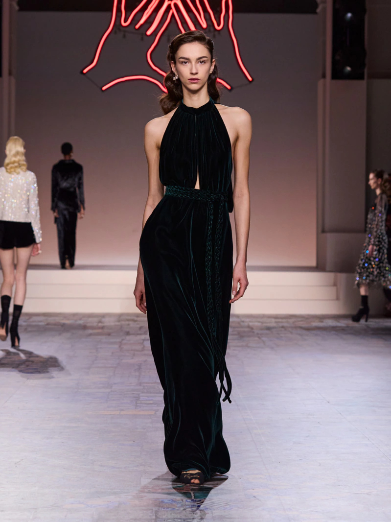 Dior показали колекцію Осінь 2024 у Бруклінському музеї-Фото 19