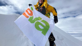 Прапор України замайорів на Евересті: альпіністка Антоніна Самойлова за підтримки EVA втретє підкорила найвищу гору планети-320x180