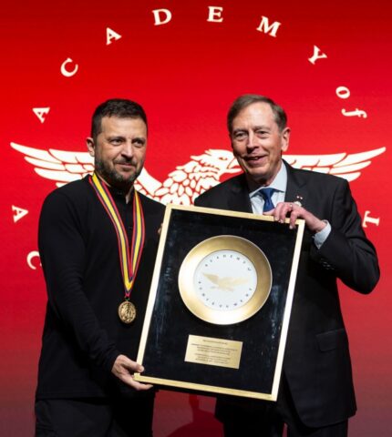 Володимир Зеленський отримав The Golden Plate Award