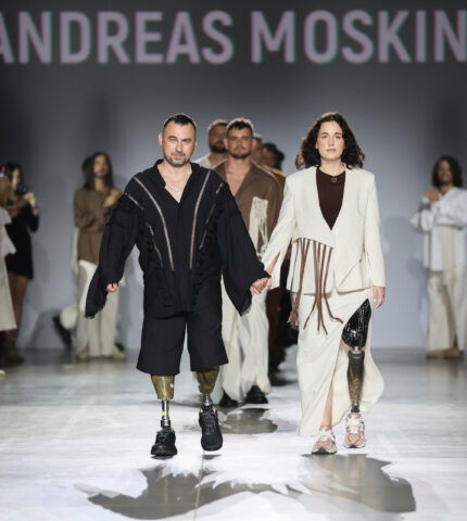 Захисники України відкрили показ Andreas Moskin на Ukrainian Fashion Week-430x480