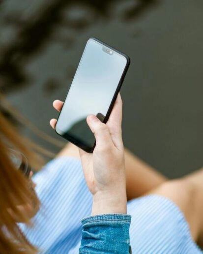 Ємний акумулятор або функція швидкого заряджання: що вибирають виробники смартфонів