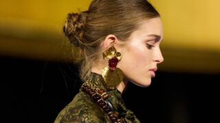 Сила і жіночність: роздивляємося нову колекцію Saint Laurent весна-літо 2025