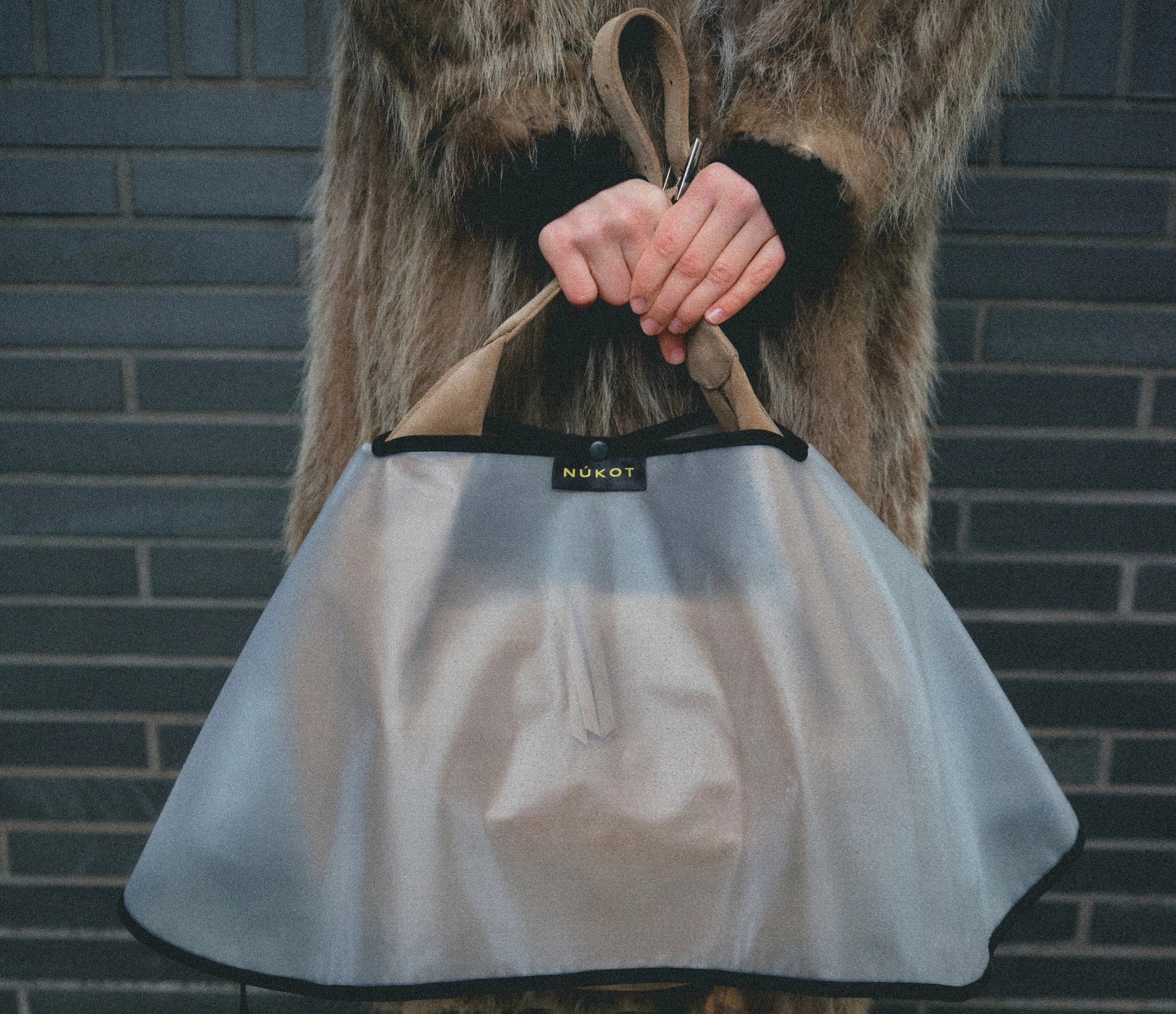 Новий must-have: універсальний дощовик для сумок від NÚKOT