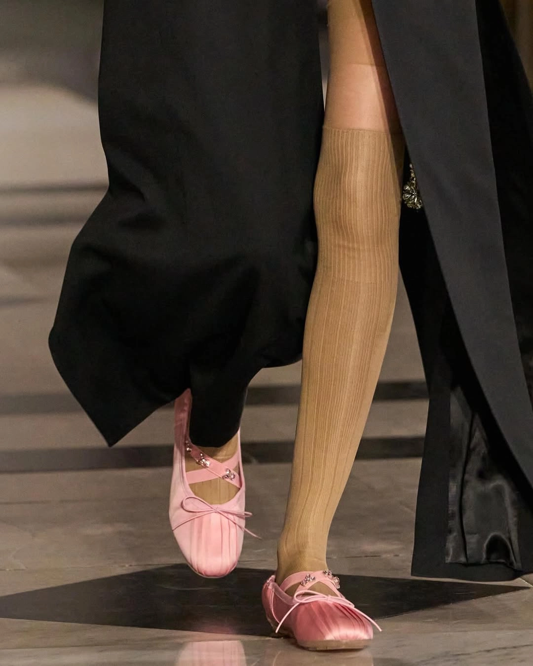 Балеткроси Simone Rocha Spring Summer 2025 Satin Ballerina Grip