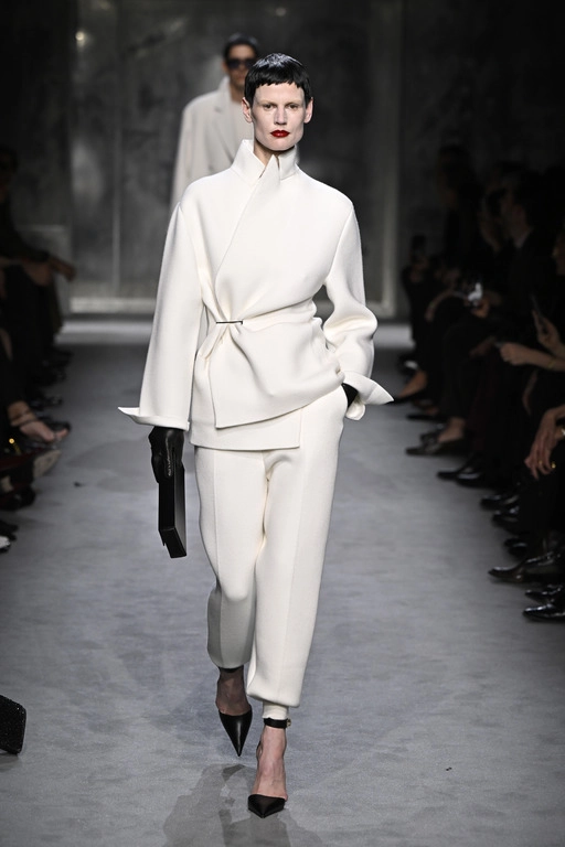 білий костюм TOM FORD