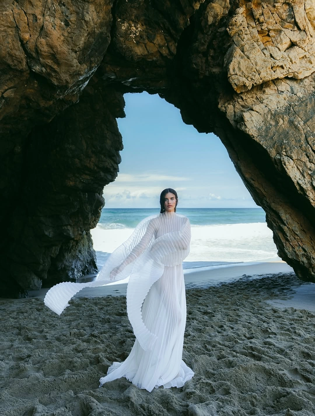 модель Сара Сампайо засвітилися у вбраннях українських брендів