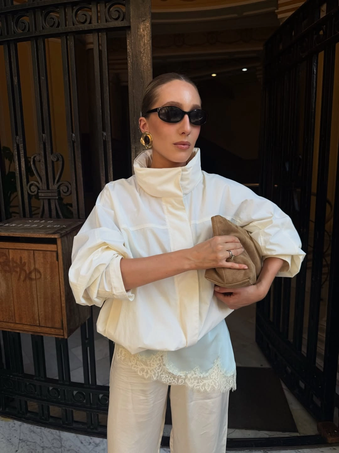 сатиновий топ з мереживом