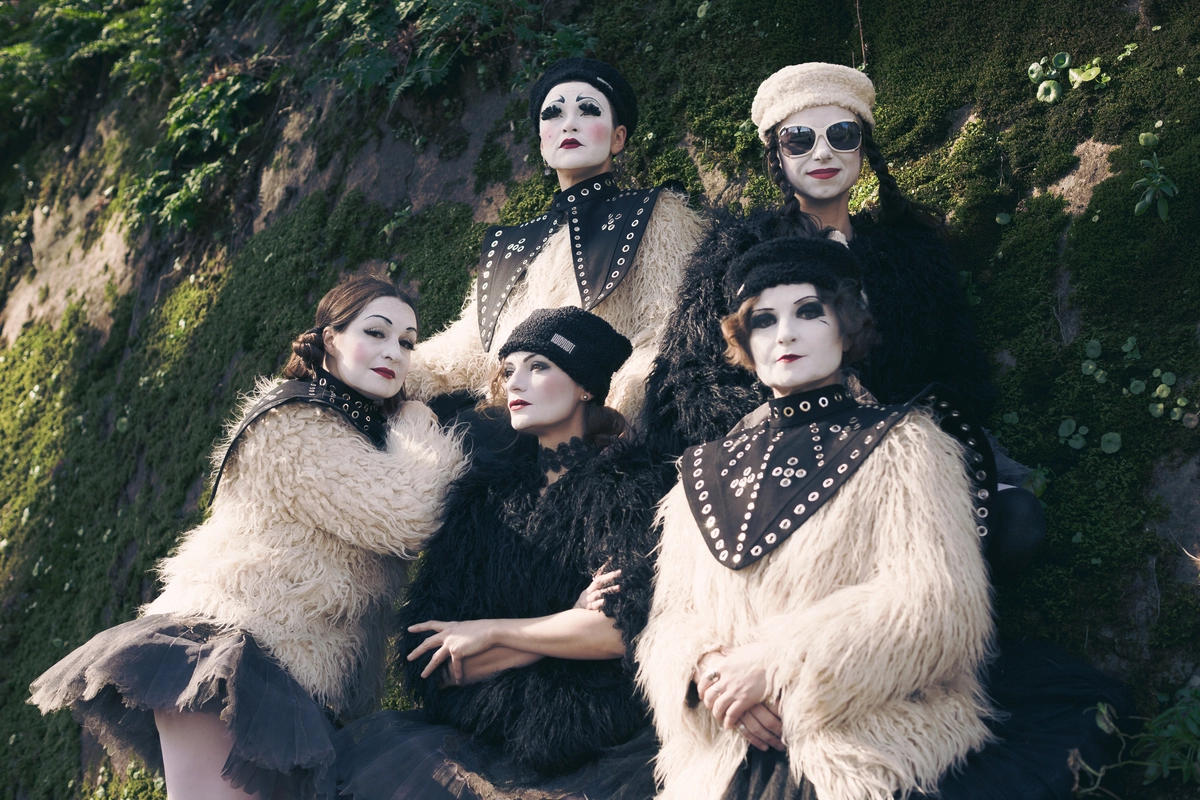 дівчата з гурту Dakh Daughters