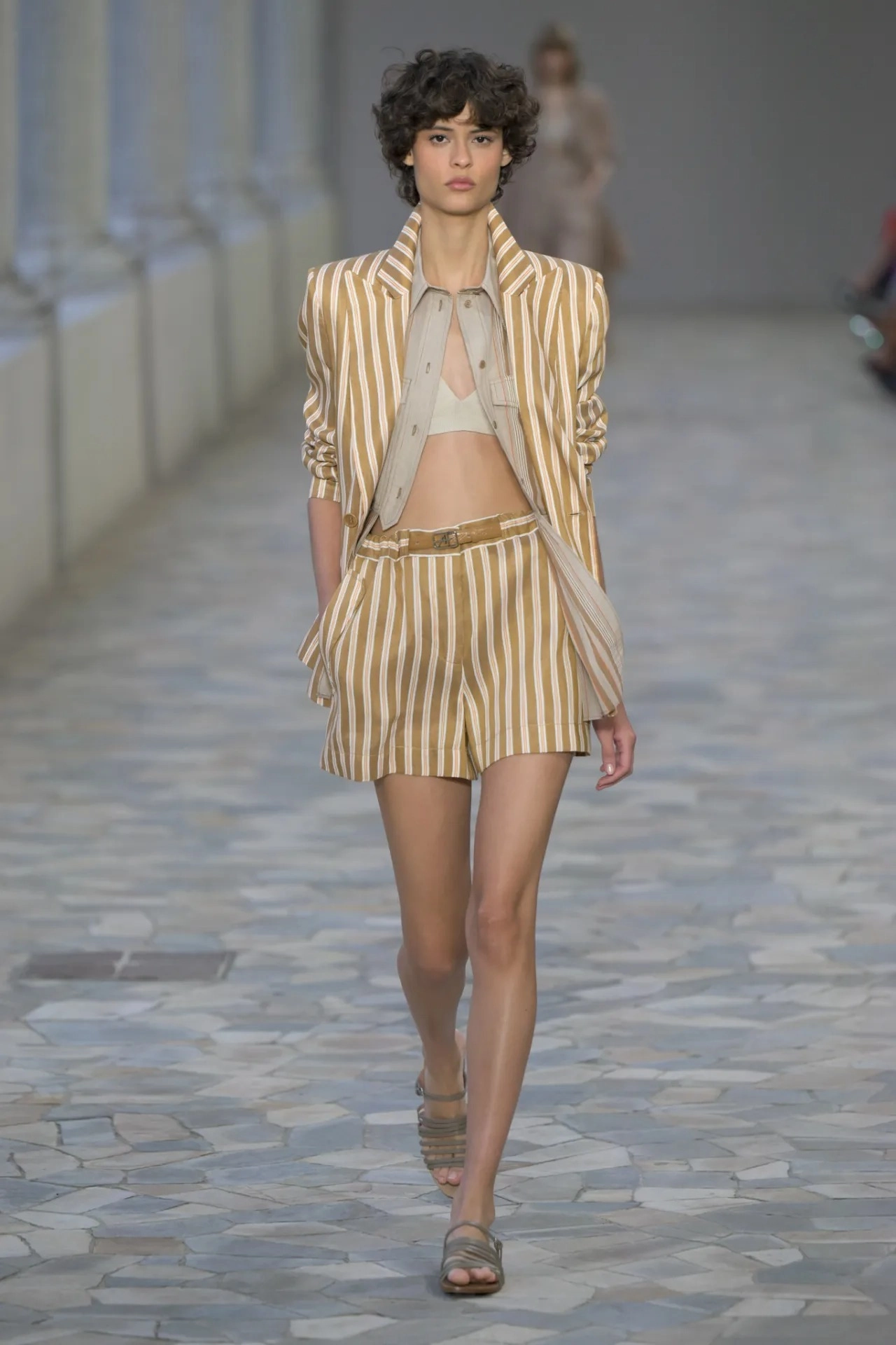 костюм з шортами