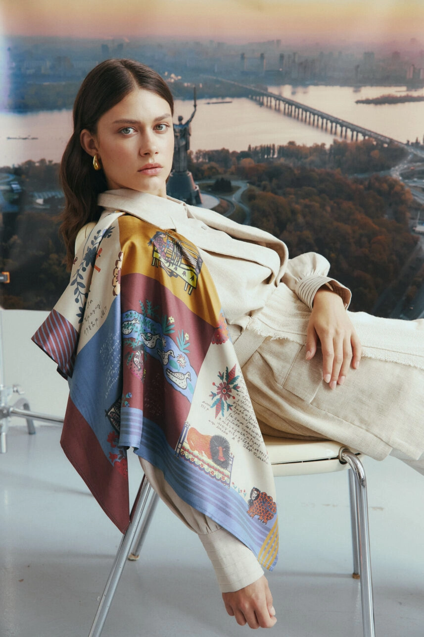 За мотивами невиданих ілюстрацій Марії Примаченко створили колекцію хусток та краваток