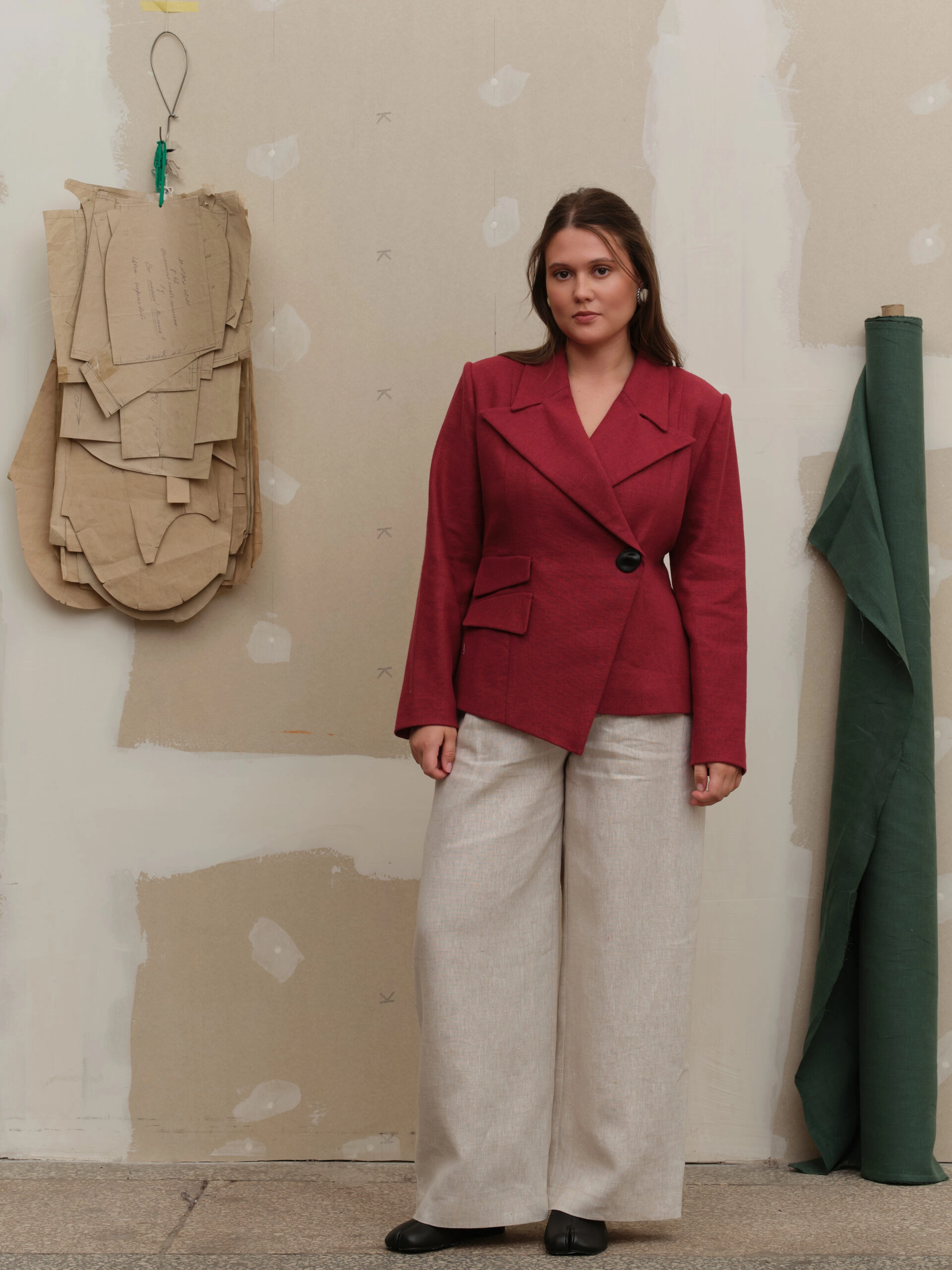 межах сталого підходу бренд і далі використовує залишки матеріалів — зокрема льон і утеплювач