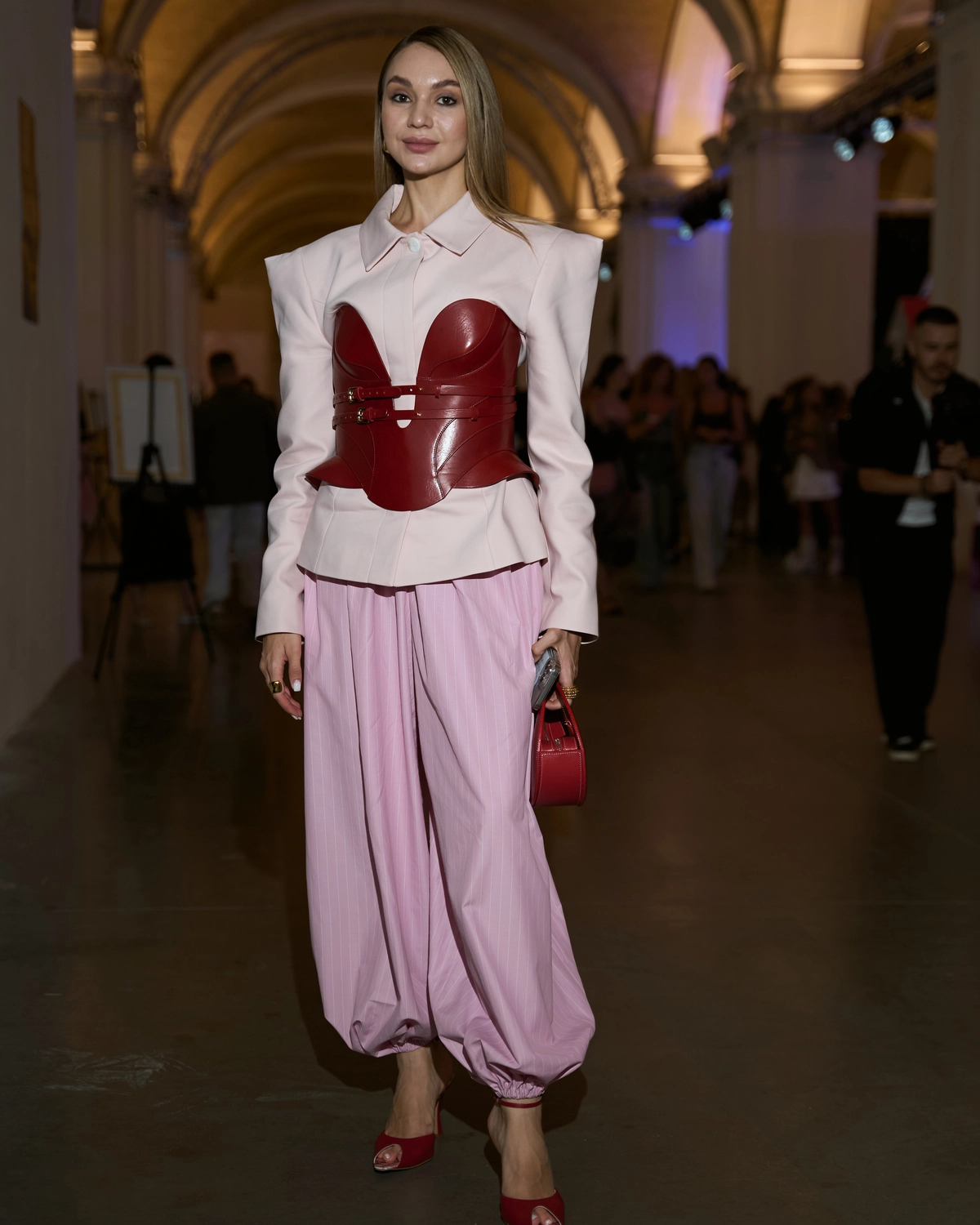 ЯСКРАВІ ОБРАЗИ ГОСТЕЙ ДРУГОГО ДНЯ UKRAINIAN FASHION WEEK SS26